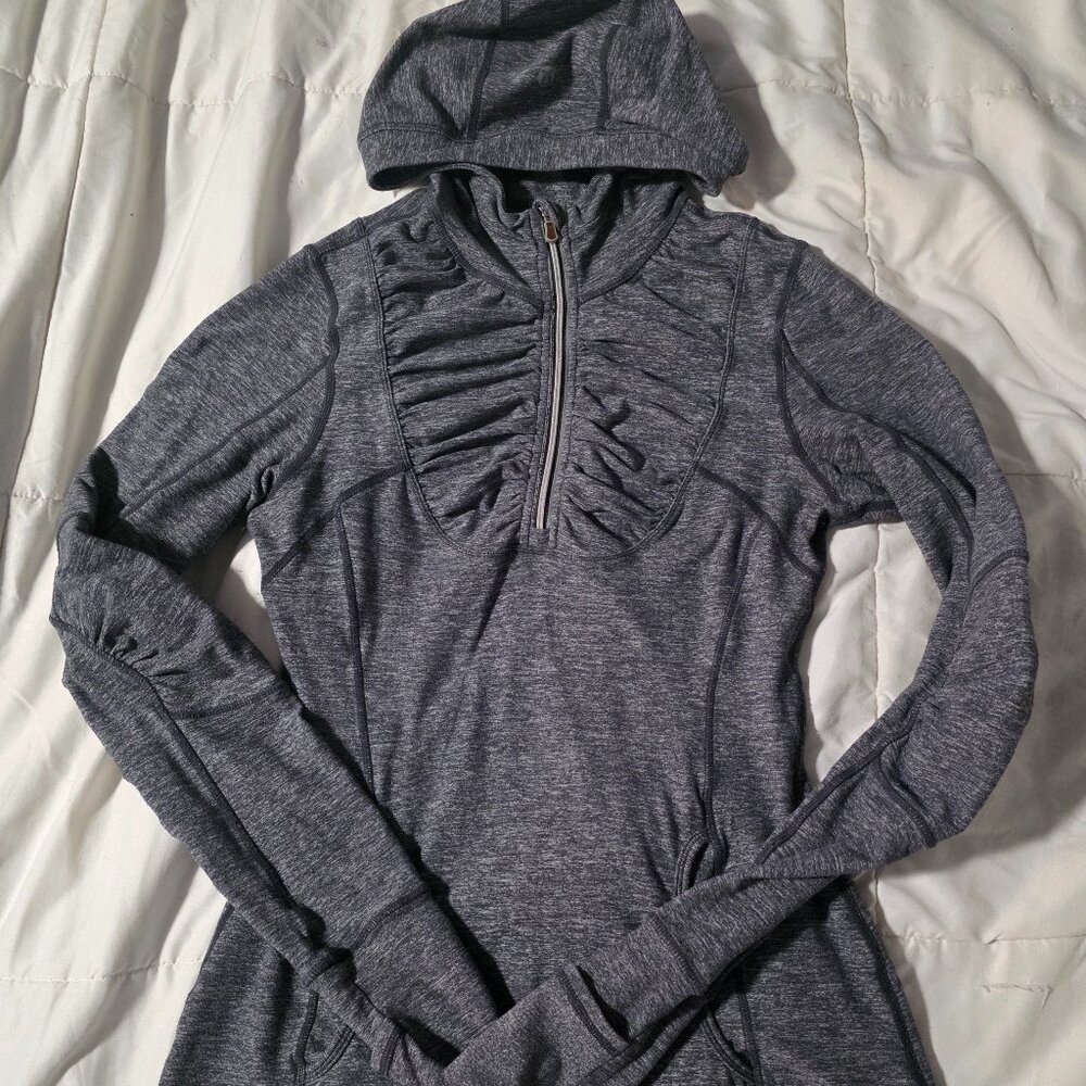 Lululemon size 4 womens 1/4 zip light pullover gray